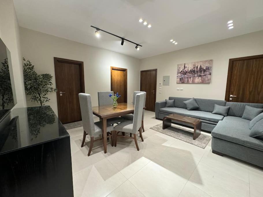 Elegance Tower Апарт-отель